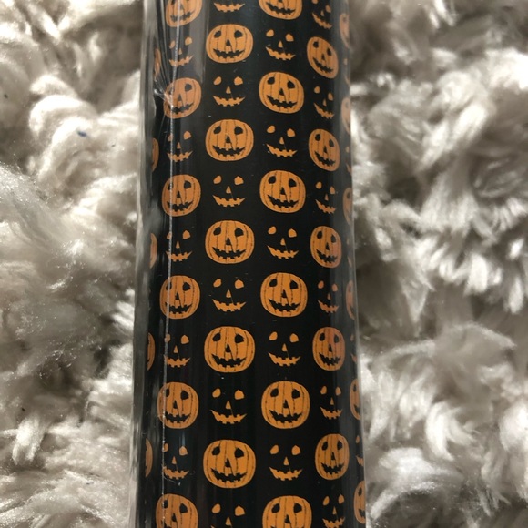 Halloween Gift Wrapping Paper - Jack-o-Lantern 30” x 96” - Picture 3 of 3
